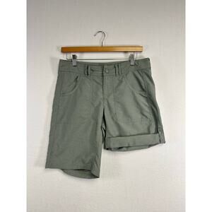 The North Face woman gray cargo shorts size 4 camping hiking
￼